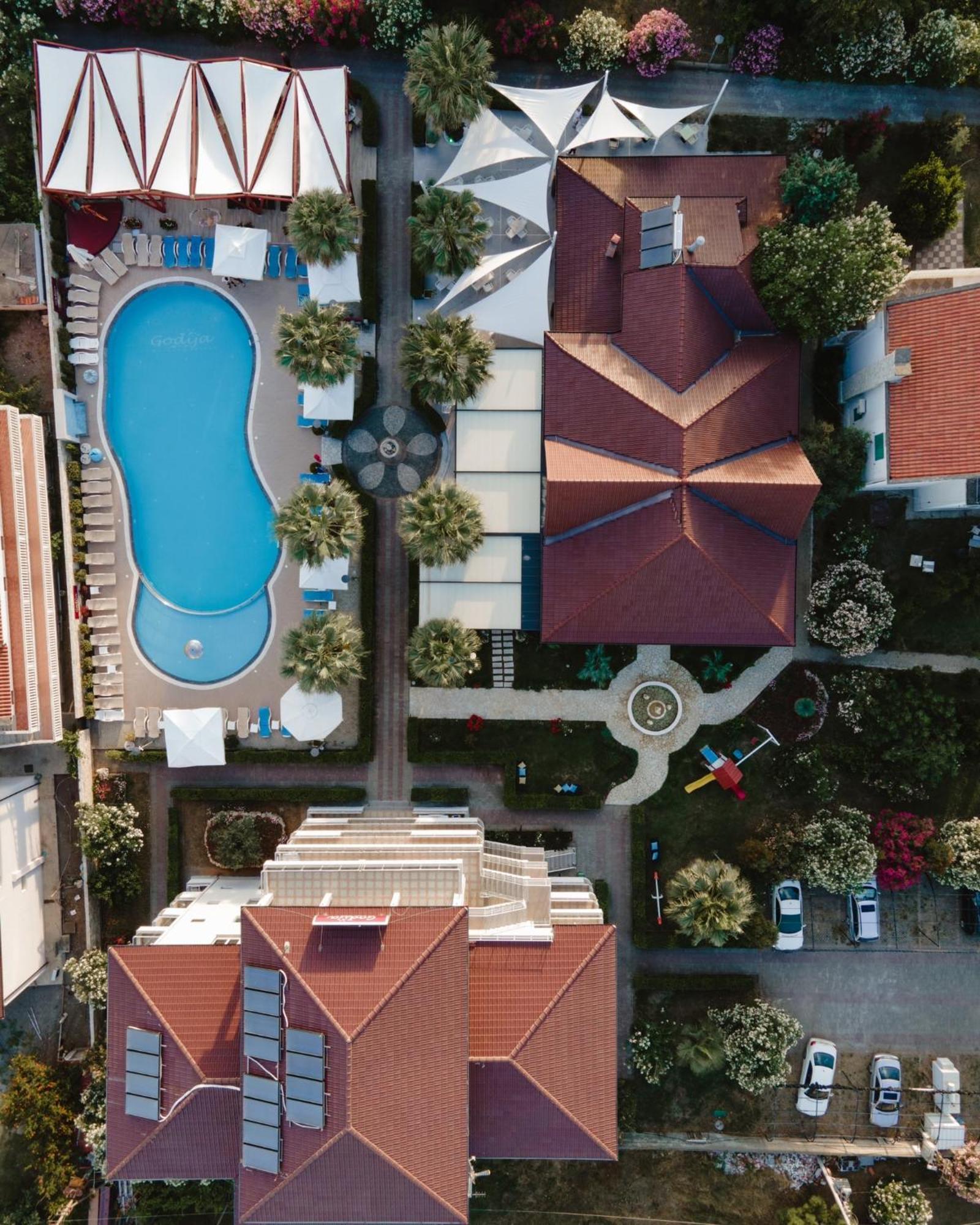 Godija & Hotel Velipoje